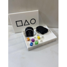 Настыльна гра Gonggi, кубики з гри в кальмара і гра Бісокчиги (Літаючий камінь)